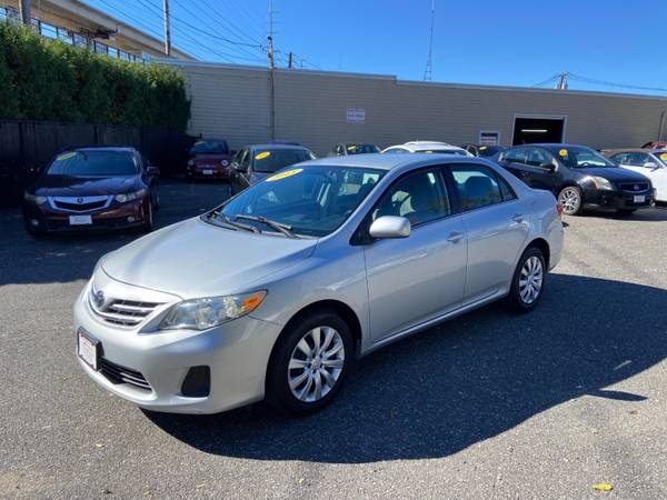 Photo 2013 Toyota Corolla 4dr Sdn Auto LE $12,795
