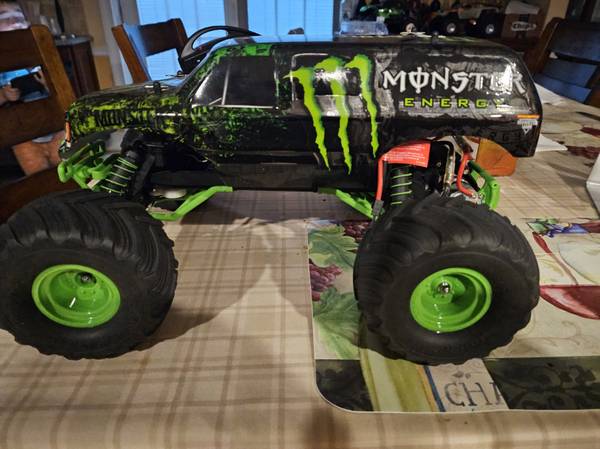 Photo Brand New Traxxas Monster Energy Monster Jam 110 scale RC Truck Mint $550