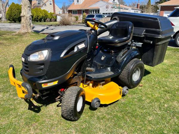 CRAFTSMAN PYT9000 DELUXE YARD LAWN TRACTOR 24HP V-TWIN 42” WITH TRIPLE