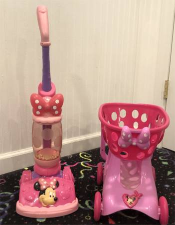 Photo Disney Minnie Bowtique Vacuum Cleaner AND Shopping Cart $15