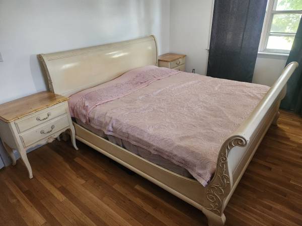 Photo Ethan Allen King Size Bed Frame With 2 Nightstands $350