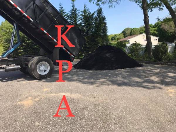 Photo Fresh, clean mulch for delivery $1