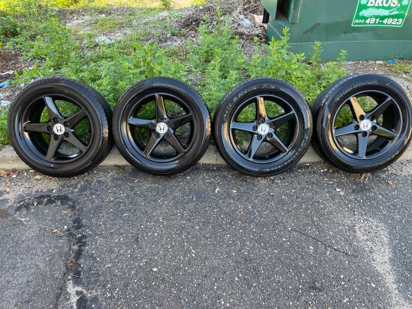 Photo Honda Rims and tires 5x114.3 $550