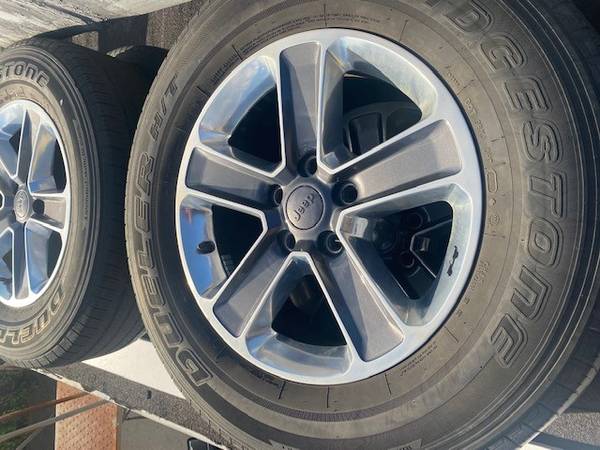 Photo Jeep Wrangler Tires and Rims $400