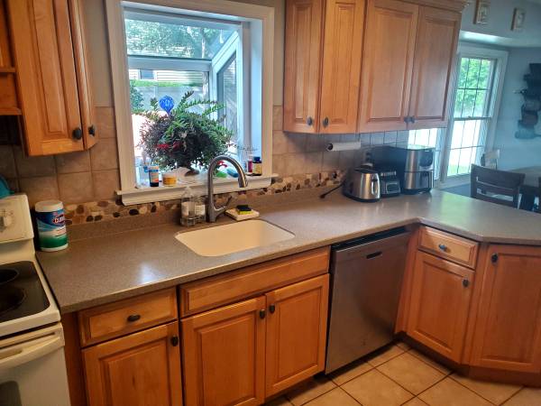 Photo Kitchen Cabinets (Kraftmade) and Corian countertop $750