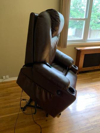 Photo Large Power-Lift Recliner $400
