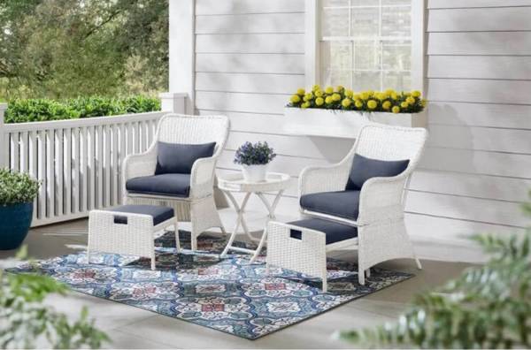 Photo NEW - Hton Bay - Garden Hills 5-Piece Wicker Outdoor Chat Set with CushionGua $200