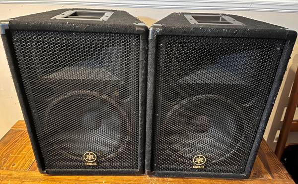 Photo PA Speakers Yamaha BR12 (pair) $200