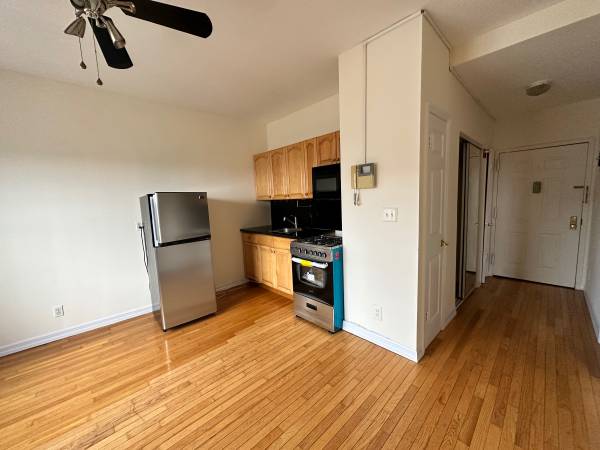 Photo Renovated One Bedroom - Prime Long Beach $2,100