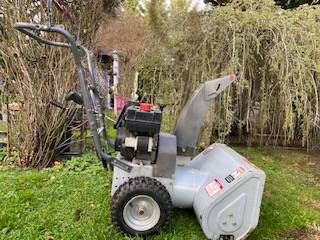 Photo Snow Blower Two Stage - Craftsman 5hp 22 Electric Start $220