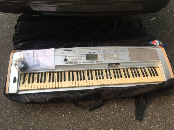 Photo Yamaha DGX-900 Portable Electric Grand PianoKeyboard w Stand, etc... $179