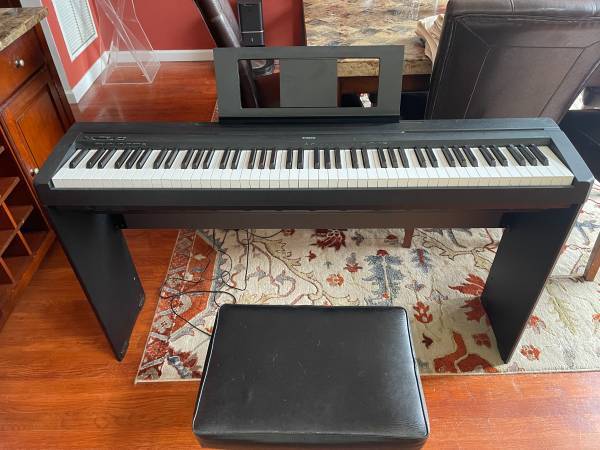 Photo Yamaha Digital Piano 88 Key in Excellent condition $290
