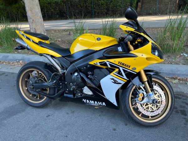 Photo 06 YAMAHA R1 LE (LIMITED EDITION) Numbered out of 500 made 50TH ANNIV $12,750