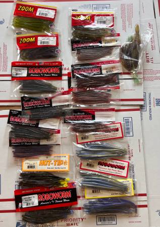 Photo 17 Packs Roboworm, Zoom Plastic Bass Fishing Worms $45