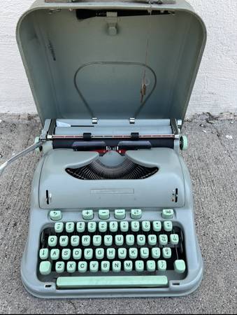 Photo 1962 Hermes Typewriter - Suisse Made Sea Foam Green With Case And Key $350