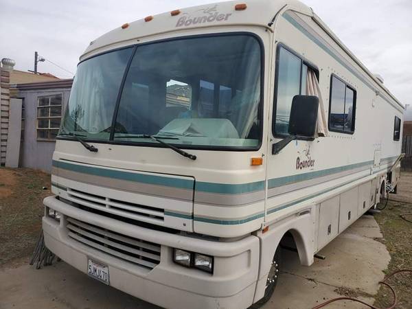 Photo 1995 Fleetwood Bounder - MUST BE TOWED, MECHANIC SPECIAL $3,800