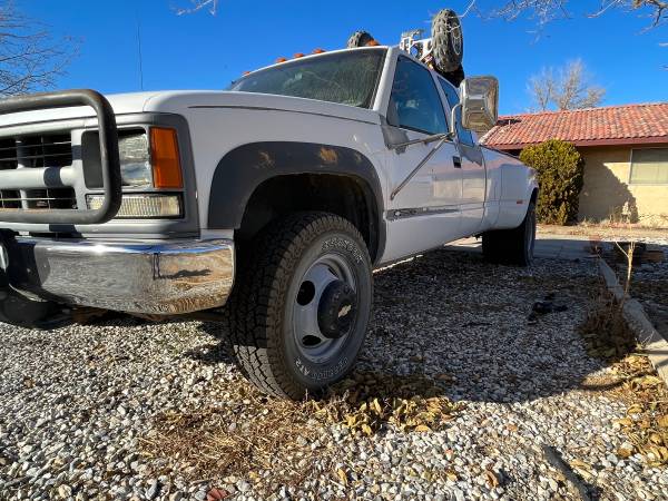 Photo 1997 Chevy Dually Clean Title 3500 4x4 - $9,800 (Apple ValleyVictorville)