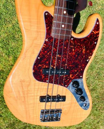 Photo 1999 Fender Jazz Bass FSR Special Edition Ash $850