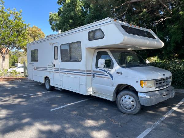 2000 Four Winds Chateau Sport RV $11,500