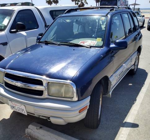 2002 Chevrolet Tracker crossover SUV automatic low miles $3,100
