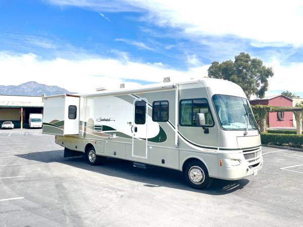 Photo 2004 Fleetwood Southwind 32Ft Double Slideout 8.1 Workhorse Chassis $26,500