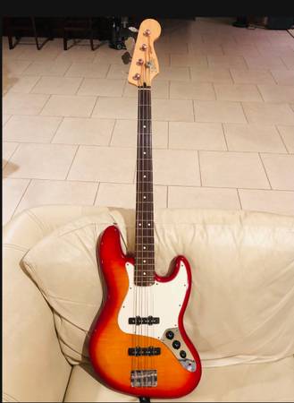 Photo 2005 Fender FSR Special Edition Ash Jazz Bass $825
