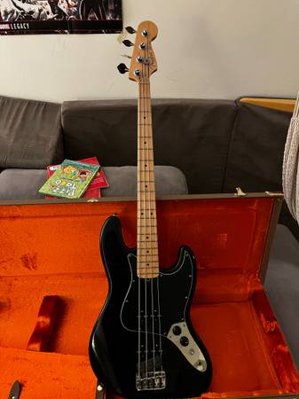 Photo 2008 American Fender Standard Jazz Bass with Maple Fretboard With Fender Cust $1,000