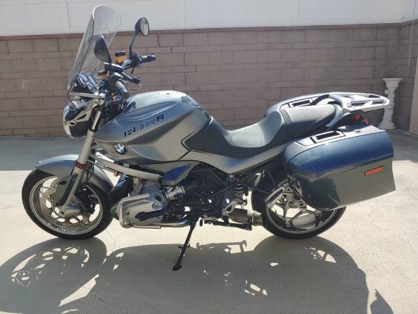 Photo 2010 BMW R1200R Motorcycle $4,500