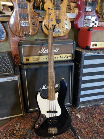 2011 Fender Lefty Jazz bass $750