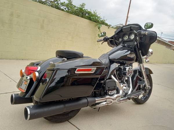 Photo 2013 Harley Davidson bagger $9,500