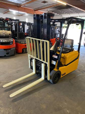 Photo 2013 Yale ERP035VT 3-wheel Electric Forklift $14,950