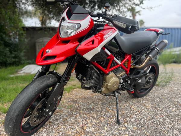 Photo 2014 Ducati Hypermotard 1100s - EXTREMELY LOW MILES $8,000