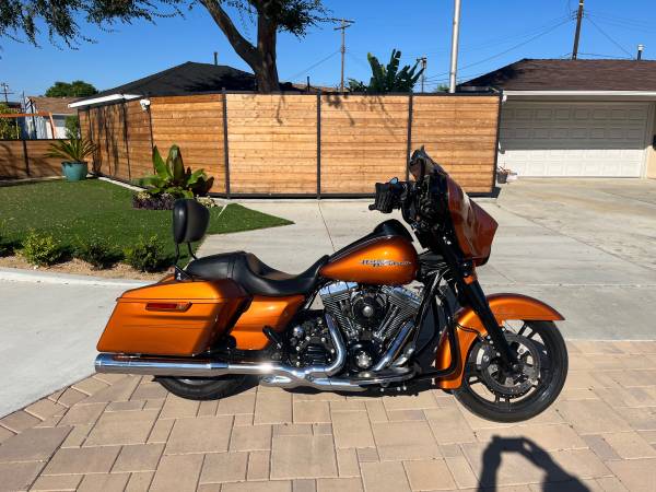 Photo 2014 Harley Davidson Street Glide $17,500
