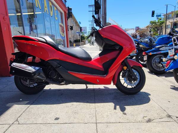 Photo 2014 Honda Forza Scooter $3,600