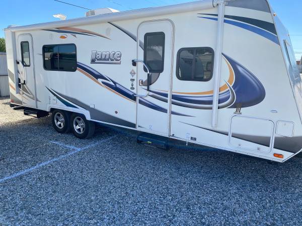 Photo 2014 Lance Travel Trailer 2285, in excellent condition $17,000