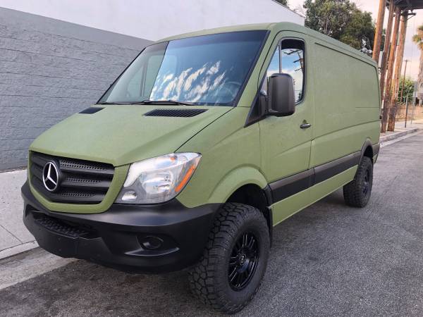 Photo 2015 Mercedes Sprinter 144wb 4wd 4x4 Raptor painted 1 owner clean carfax $27,900
