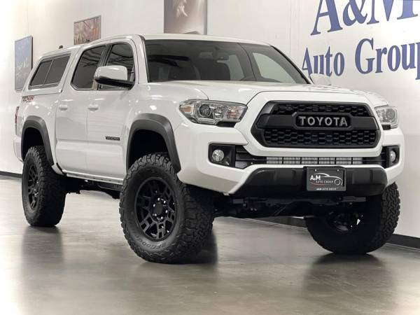 Photo 2016 Toyota Tacoma Double Cab 4x4 4WD Truck TRD Off-Road Pickup 4D 5 ft Pickup $39,995