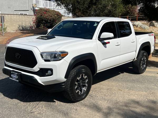 Photo 2016 Toyota Tacoma Double Cab TRD Off Rd White Lifted Like New - $23,995 (Hermosa Beach)