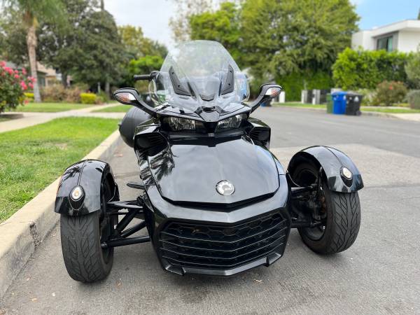 Photo 2017 CAN AM SPYDER F3 NO CLUTCH TRAINING NEEDED $12,995