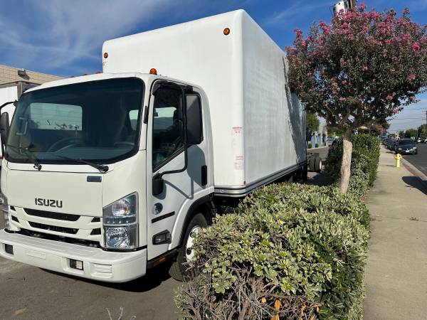 Photo 2018 Isuzu NPR HD Diesel 16ft box truck liftgate $33,000