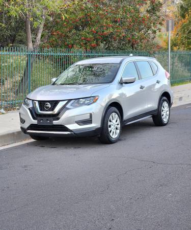 Photo 2018 Nissan Rogue  ( Clean title ) - $13,500 (Van nuys)