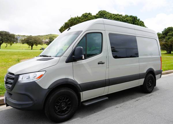 Photo 2020 High Roof Fully outfitted Sprinter Van $89,000