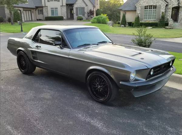 Photo AMERICAN BEAUTY CLASSIC CAR 1967 Ford Mustang Coupe $21,000