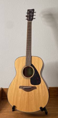 Photo Acoustic Guitar YAMAHA FS800 $150