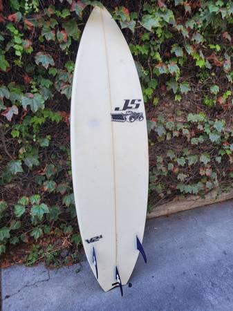 Photo Amazing CUSTOM SURFBOARD - LIKE NEW - JS - cost $1000 new $400