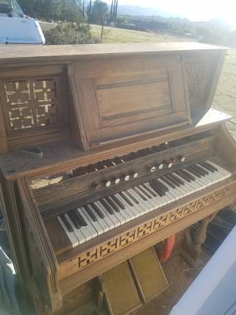 Photo Antique Pump Organ $70