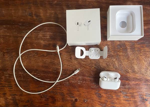 Photo Apple Airpods Pro 1st generation $150