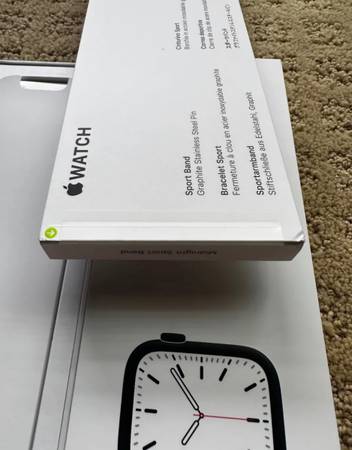 Photo Apple Watch Series 7 45mm Aluminum Case with Sport Band - Midnight, Extras $126