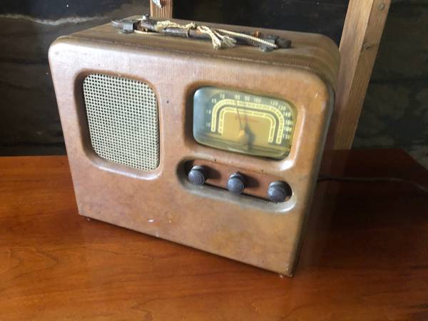 Photo Awesome 1930s40s antique RADIO $175