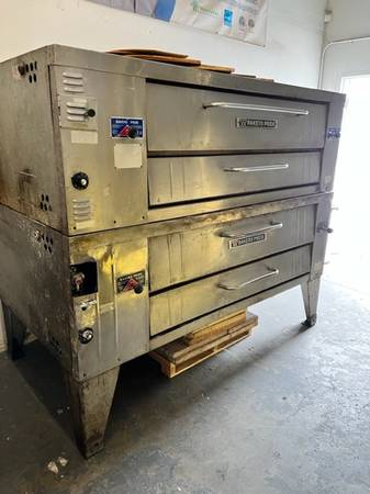 Photo BAKERS PRIDE Y602 DOUBLE DECK PIZZA OVEN $5,750